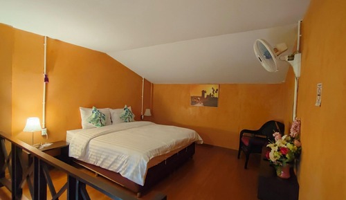 Chambre Double Deluxe, 1 très grand lit, bain à remous, en mezzanine