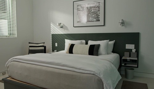 Suite « Premier », 1 très grand lit, salle de bains privée, en angle (Red Suite)