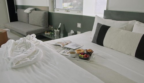Suite Premium, 1 très grand lit, salle de bains privée, côté cour intérieure (White Suite)