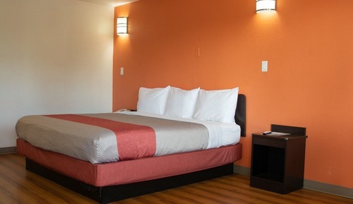 Chambre Deluxe, 1 lit double, non-fumeurs, réfrigérateur et four à micro-ondes