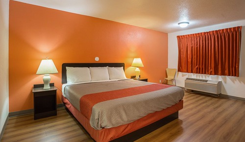 Chambre Deluxe, 1 lit double, fumeurs, réfrigérateur et four à micro-ondes