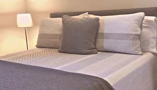 Le prêtre, chambre double avec salle de bains complète