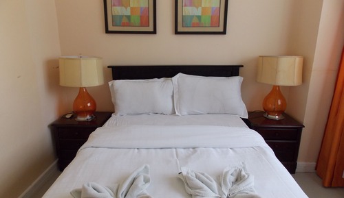 Suite, salle de bains commune (Budget Bedroom B)