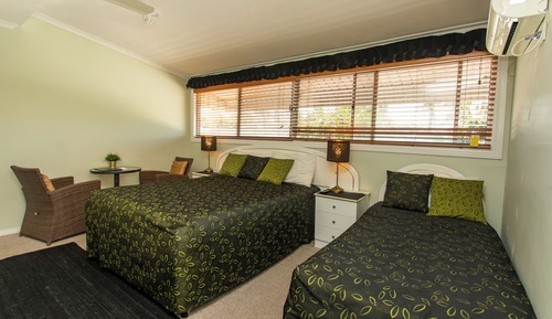 Chambre Double Standard (Top Floor - Stair Access)