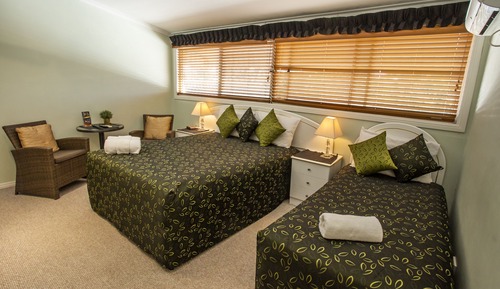 Chambre Double Standard (Top Floor - Stair Access)