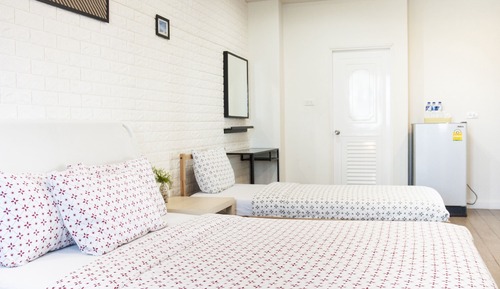 Chambre Triple, accessible aux personnes à mobilité réduite, en angle