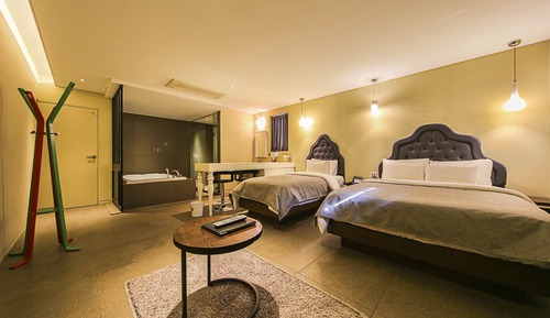 Chambre Familiale avec lits jumeaux (1)