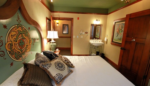 Chambre, 1 très grand lit (English Wing)