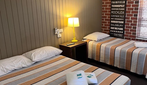 Chambre (1 Double & 1 Single)