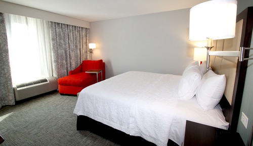 Chambre, 1 très grand lit, accessible aux personnes à mobilité réduite, non-fumeurs