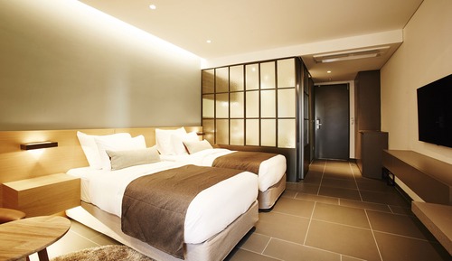 Chambre Familiale avec lits jumeaux (Bathtub)