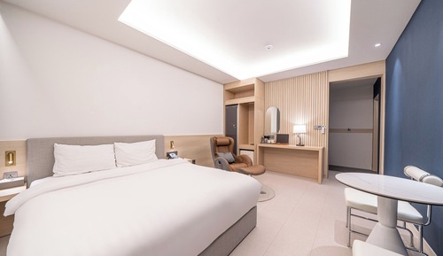 Suite Double [Free Semi Buffet Breakfast (Sun~Thu for 2 PAX / Fri~Sat for 1 PAX)]