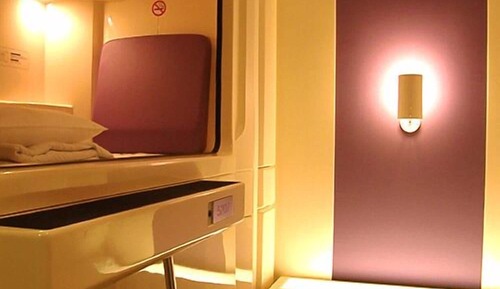 Chambre Deluxe, hommes uniquement (Capsule Room)