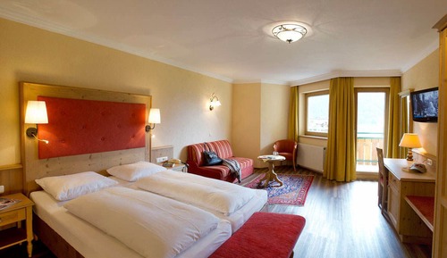 Chambre Confort Double ou avec lits jumeaux, balcon