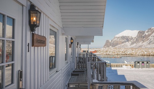 Cabane Familiale, 2 chambres, vue partielle sur la mer