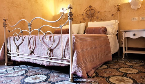 Chambre Double Supérieure, réfrigérateur, vue ville (10)