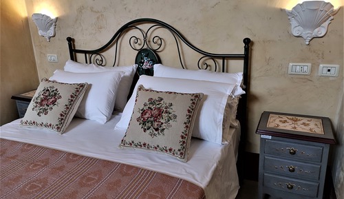Chambre Triple Supérieure, accessible aux personnes à mobilité réduite (12)