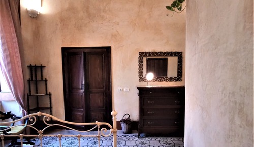 Chambre Double Supérieure, réfrigérateur, vue ville (9)