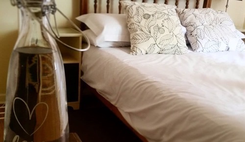 Chambre Double, salle de bains attenante