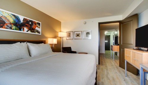 Chambre Standard, 1 très grand lit (Mobility Accessible, Roll-in Shower)