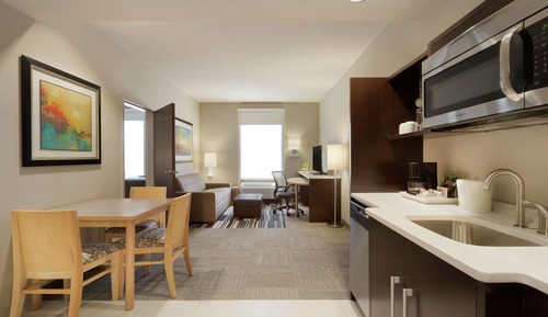 Suite, 1 très grand lit et 1 canapé-lit