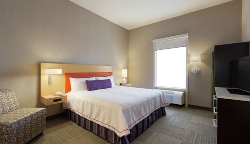 Suite, 1 très grand lit et 1 canapé-lit, accessible aux personnes à mobilité réduite