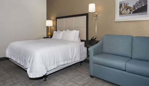 Chambre, 1 très grand lit et 1 canapé-lit, non-fumeurs, réfrigérateur et four à micro-ondes