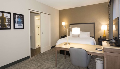 Suite, 1 très grand lit, accessible aux personnes à mobilité réduite, non-fumeurs (Hearing)