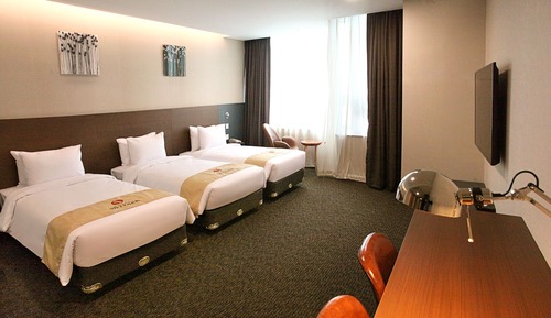 [My Holiday PKG] Triple Room with CGV movie ticket*1+ Can Beer*2+ Snack*1 + Late CheckOut til 13:00