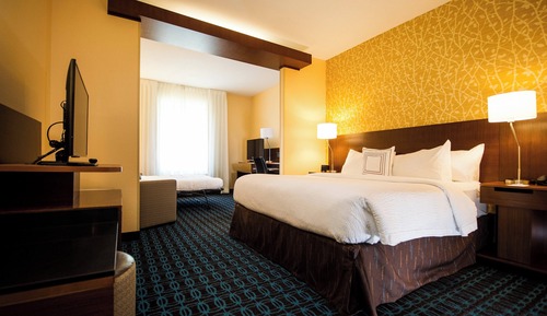Suite, 1 très grand lit et 1 canapé-lit