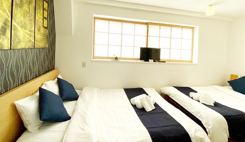 Chambre avec lits jumeaux, salle de bains privée (Large Twin,503)