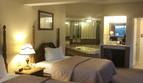 Suite Luxe, 2 grands lits, baignoire à jets