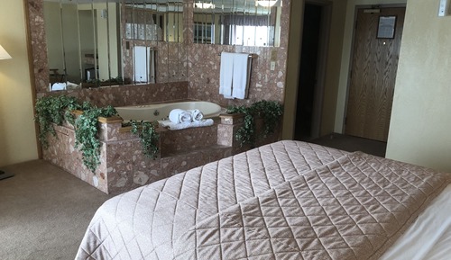 Chambre Luxe, 1 très grand lit, baignoire à jets