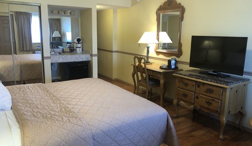 Standard Room, 1 King Bed, Balcony, St. Lawrence River View