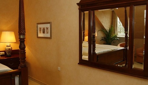 Suite, salle de bains privée (Suite mit Badewanne)