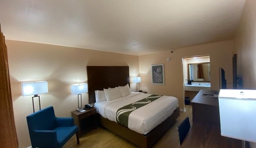 Chambre Standard, 1 très grand lit, fumeurs