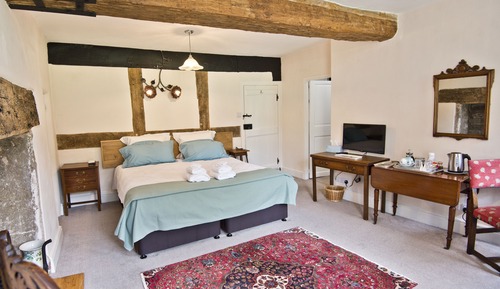 Chambre Double Supérieure, 1 très grand lit, salle de bains attenante, vue jardin