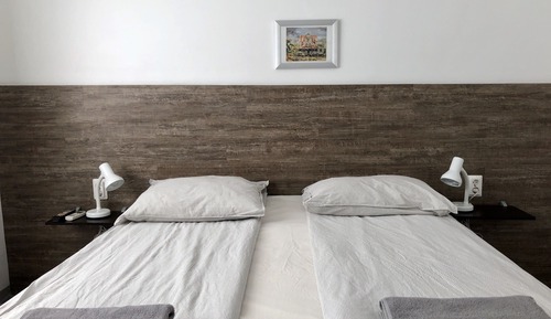 Chambre Confort, vue piscine, en bord de piscine