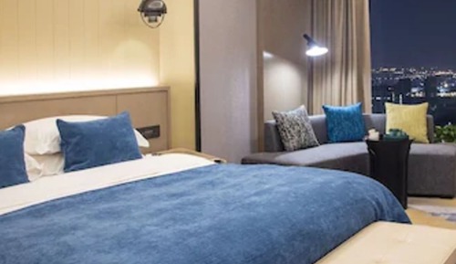 Chambre Exécutive, 1 très grand lit, accès salon affaires, en bord de lac