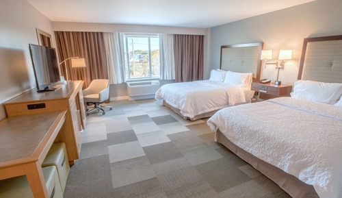 Chambre, accessible aux personnes à mobilité réduite, baignoire