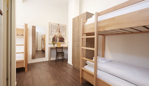 Chambre Quadruple Économique (No Window)