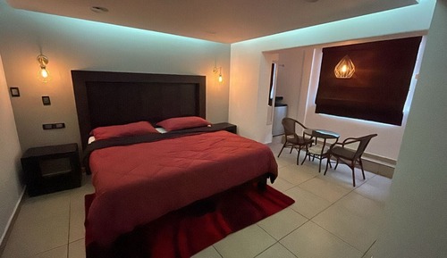 Chambre Affaires, 1 très grand lit