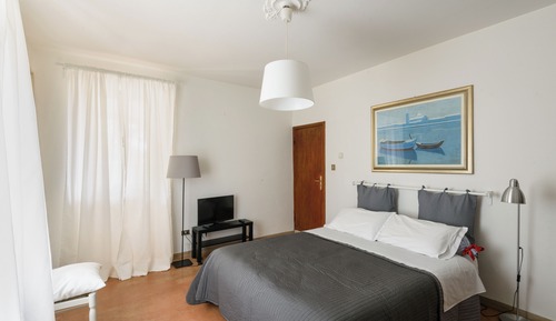 Appartement Romantique, 1 très grand lit, cuisine