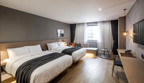 Chambre Familiale avec lits jumeaux (Air purifier in room)