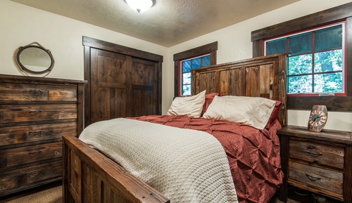 Cabane Romantique, 2 chambres, vue fleuve, côté montagne