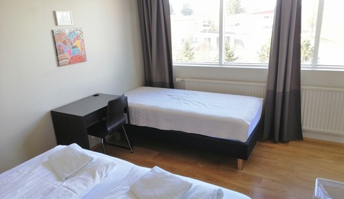 Chambre Triple Standard, salle de bains commune