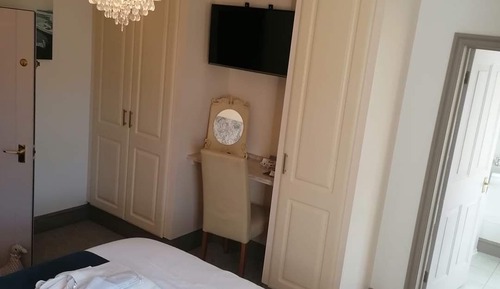 Chambre Double, salle de bains attenante