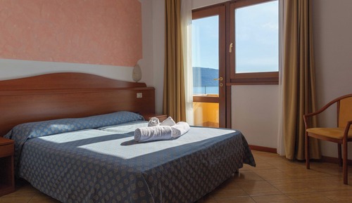 Standard Triple Room Terrace or Balcony Lake View