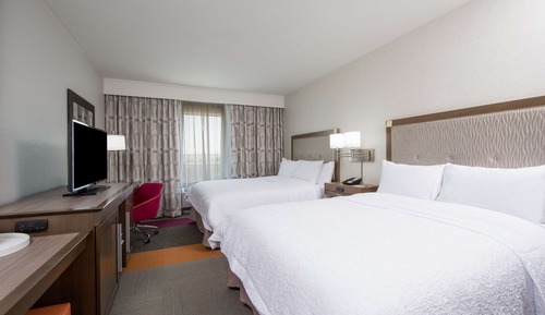 Chambre, 2 grands lits, accessible aux personnes à mobilité réduite, non-fumeurs (Roll-in Shower)