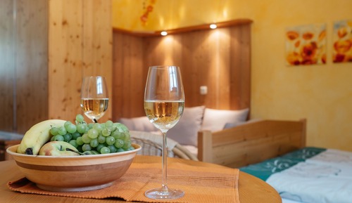 Romantic Studio, Hill View, Garden Area